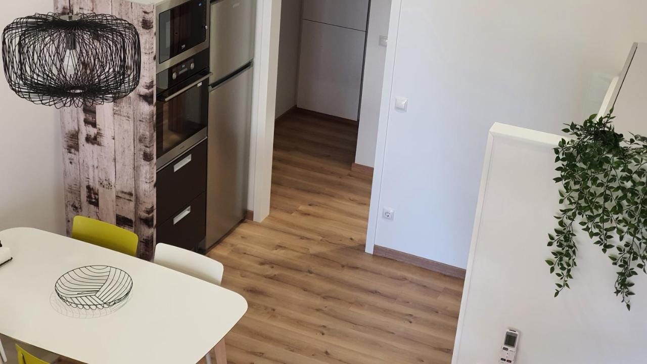 Apartamentos Antares 3 Milladoiro Luaran gambar